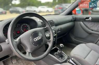 Хэтчбек Audi A3 1999 в 