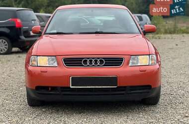 Хэтчбек Audi A3 1999 в 
