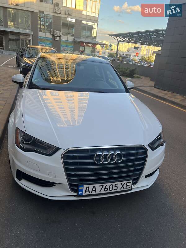 Седан Audi A3 2015 в Киеве