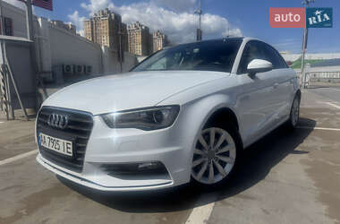 Седан Audi A3 2015 в Киеве