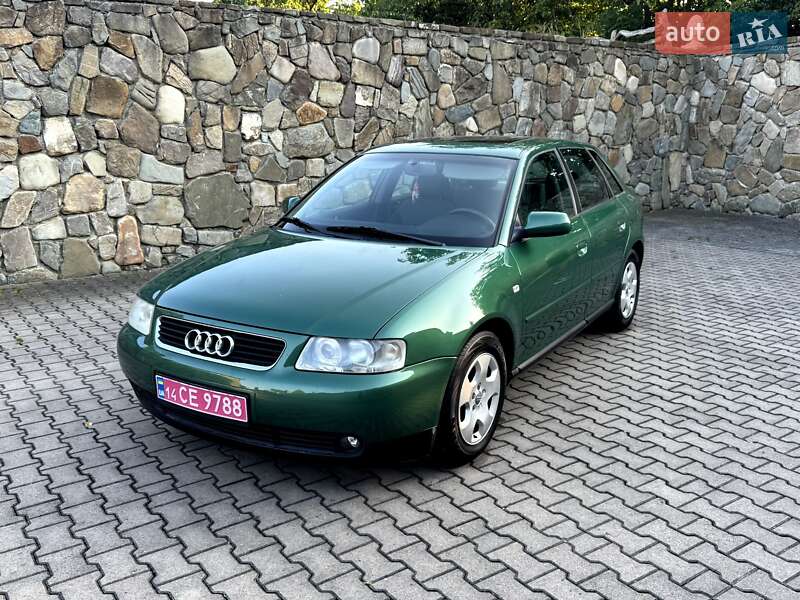 Хэтчбек Audi A3 2001 в 