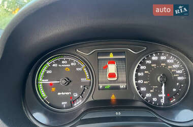 Хэтчбек Audi A3 2016 в 