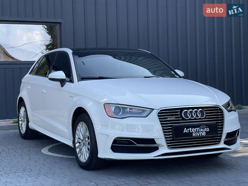 Хэтчбек Audi A3 2016 в 