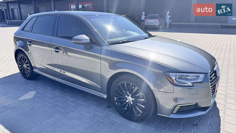 Хэтчбек Audi A3 2017 в 