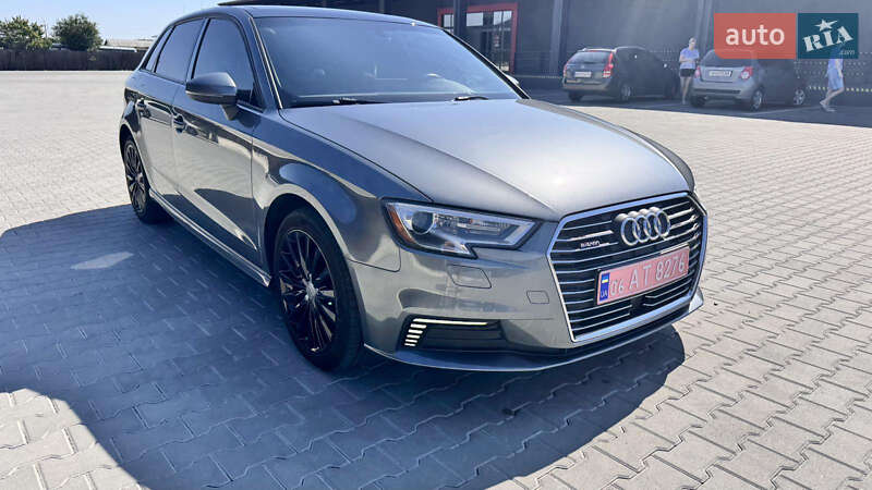 Хэтчбек Audi A3 2017 в Житомире