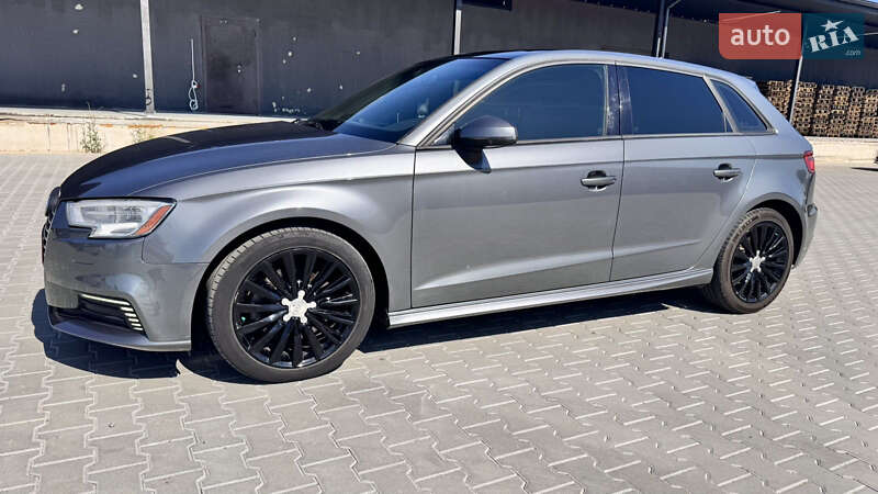 Хэтчбек Audi A3 2017 в Житомире