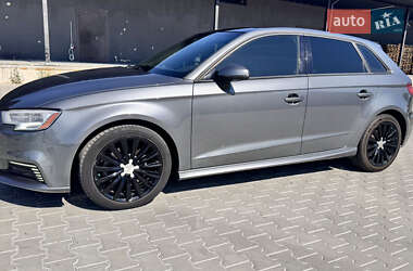 Хэтчбек Audi A3 2017 в 