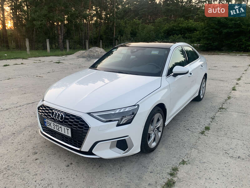Седан Audi A3 2023 в Ровно