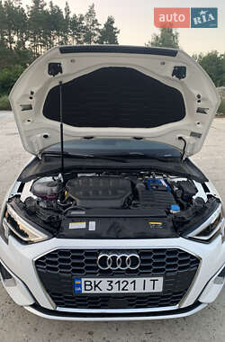 Седан Audi A3 2023 в Нетешине
