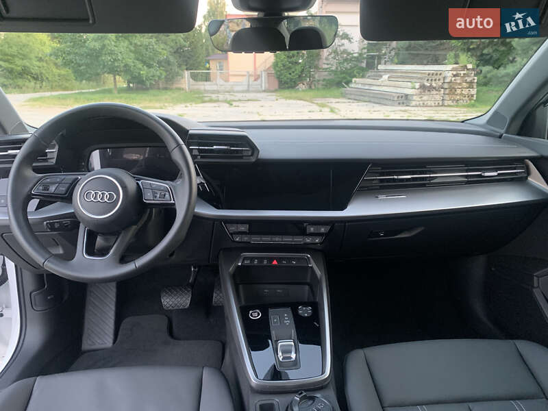 Седан Audi A3 2023 в Ровно
