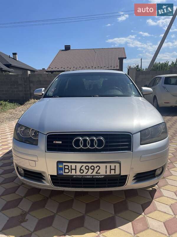 Хэтчбек Audi A3 2004 в 