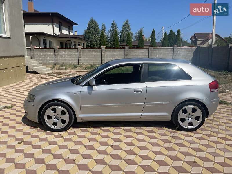 Хэтчбек Audi A3 2004 в Черноморске