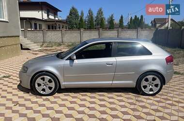 Хэтчбек Audi A3 2004 в 