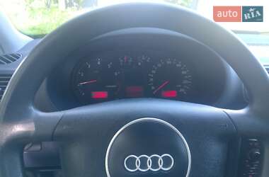 Хэтчбек Audi A3 2000 в 