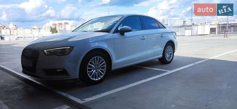 Седан Audi A3 2016 в Киеве
