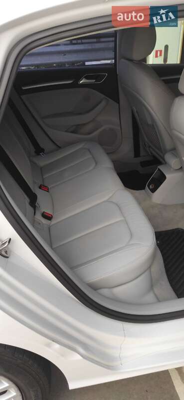 Седан Audi A3 2016 в Киеве