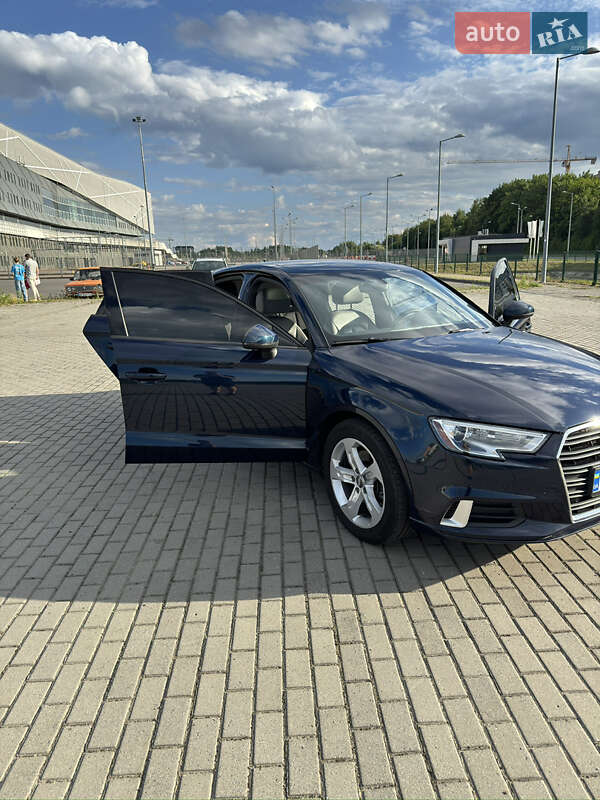 Седан Audi A3 2017 в Львові