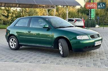 Хэтчбек Audi A3 2000 в 