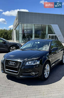 Хэтчбек Audi A3 2011 в 