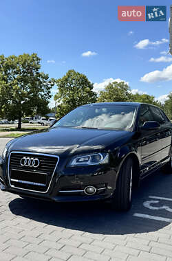 Хэтчбек Audi A3 2011 в 