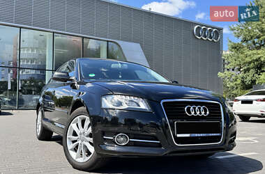Хэтчбек Audi A3 2011 в 