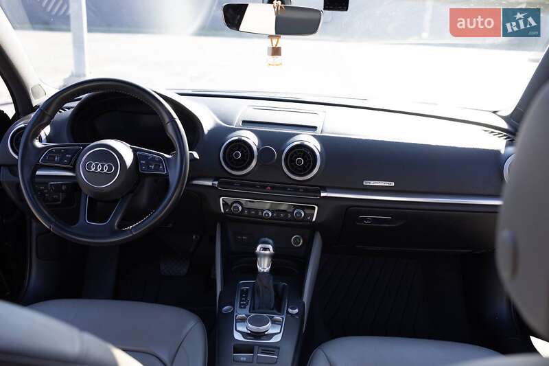Седан Audi A3 2018 в Львове