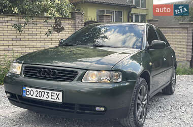 Хэтчбек Audi A3 2000 в 
