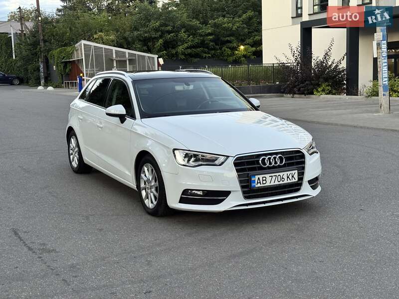 Хэтчбек Audi A3 2016 в 