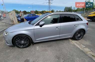 Хэтчбек Audi A3 2015 в 