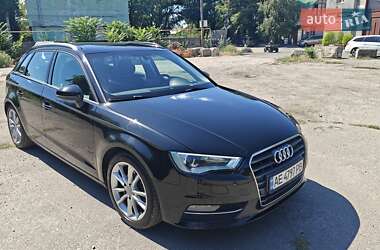 Хэтчбек Audi A3 2015 в 