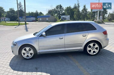 Хэтчбек Audi A3 2004 в 