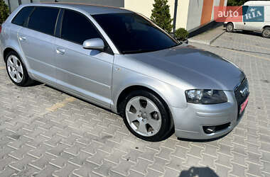 Хэтчбек Audi A3 2004 в 
