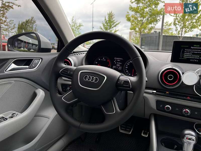 Седан Audi A3 2015 в Киеве