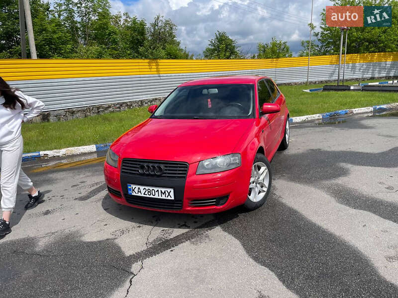 Хэтчбек Audi A3 2003 в 