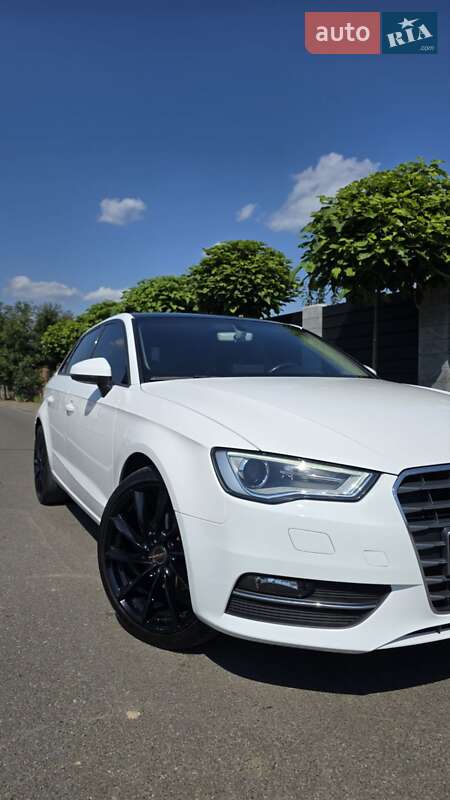 Хэтчбек Audi A3 2015 в Киеве