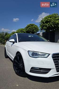 Хэтчбек Audi A3 2015 в 