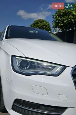 Хэтчбек Audi A3 2015 в 