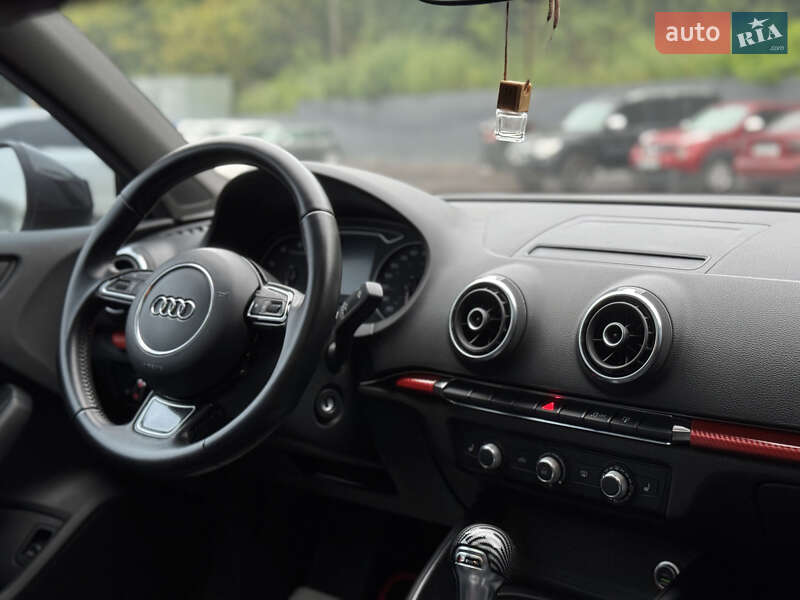 Седан Audi A3 2014 в Ужгороде