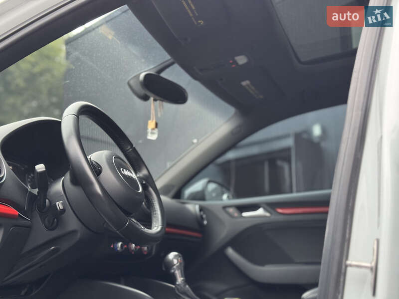 Седан Audi A3 2014 в Ужгороде