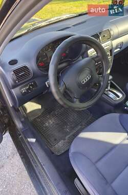 Хэтчбек Audi A3 2000 в 