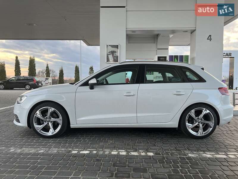 Хетчбек Audi A3 2016 в Львові