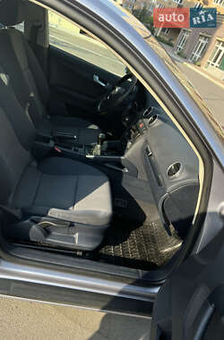 Хэтчбек Audi A3 2004 в 