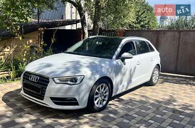 Хэтчбек Audi A3 2016 в 