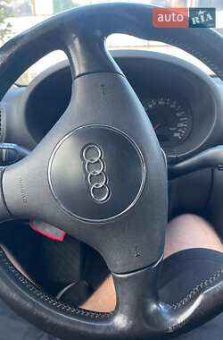 Хэтчбек Audi A3 2001 в 