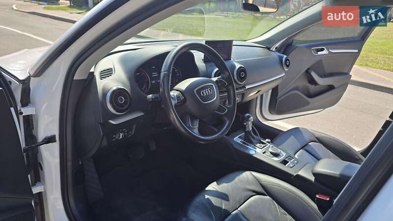 Хэтчбек Audi A3 2015 в Киеве