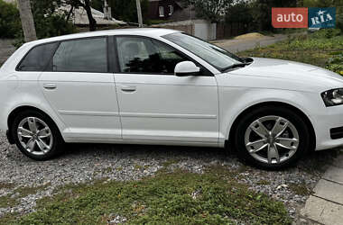 Хэтчбек Audi A3 2013 в 
