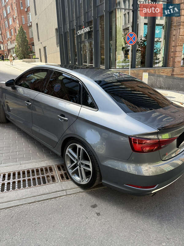 Седан Audi A3 2017 в Днепре