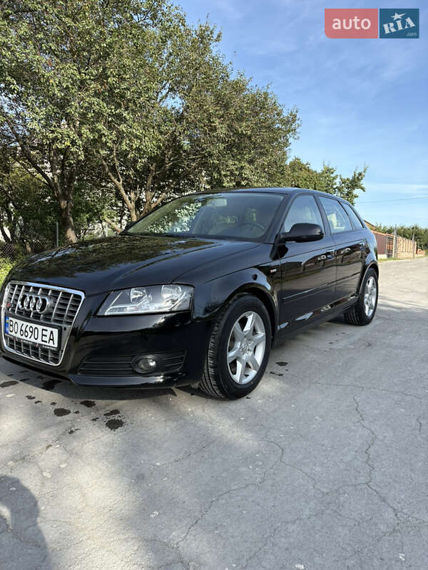 Хэтчбек Audi A3 2012 в Лановцах