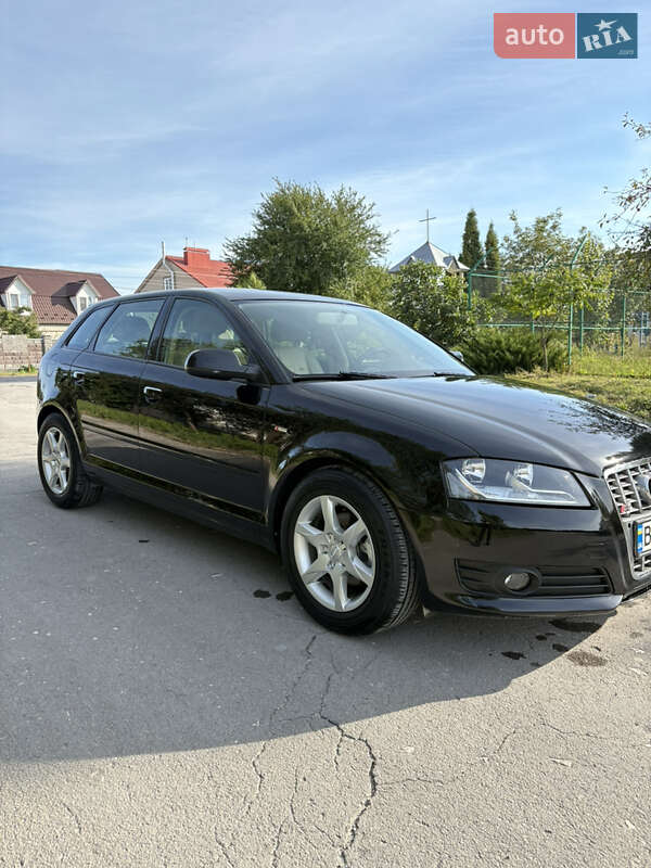 Хэтчбек Audi A3 2012 в Лановцах