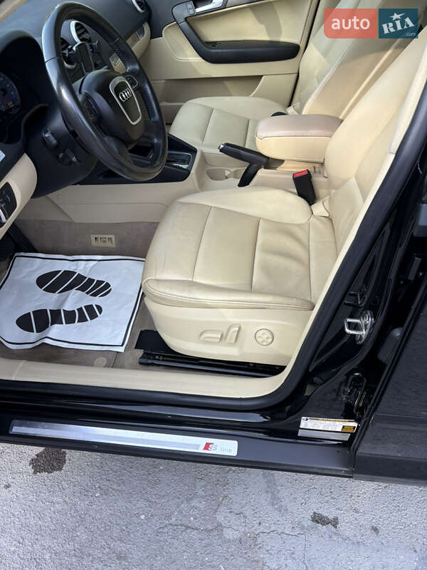 Хэтчбек Audi A3 2012 в Лановцах